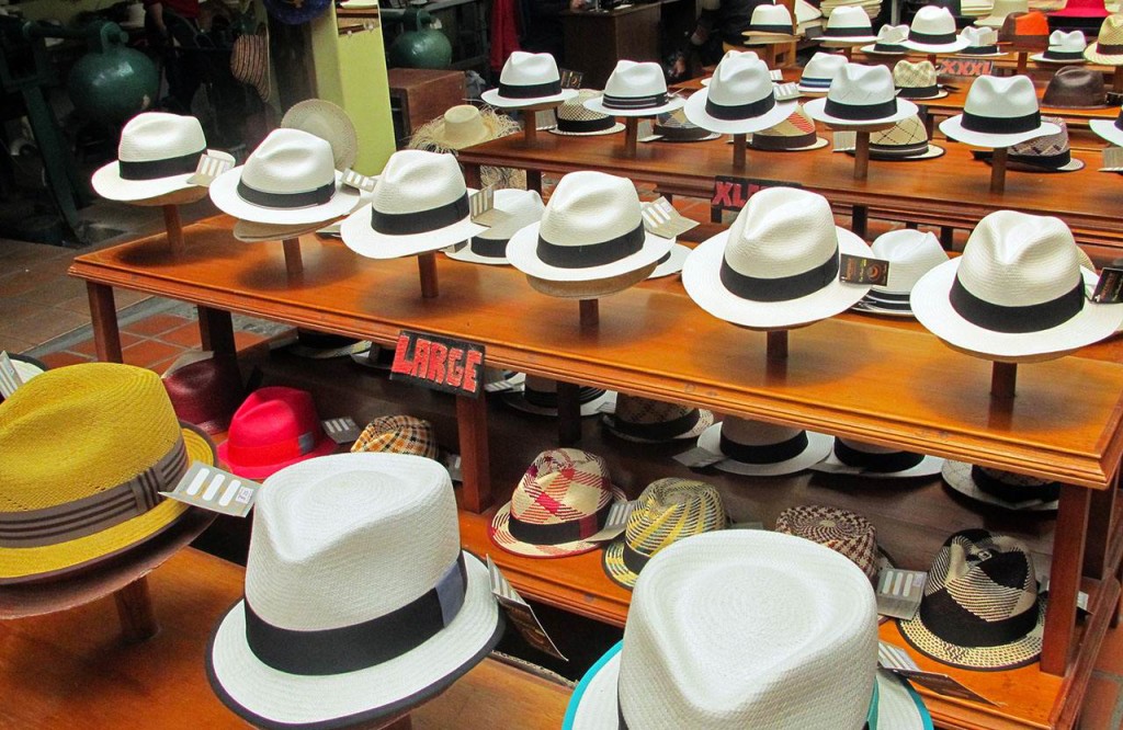 Modèles de chapeaux à Cuenca prêts à la vente