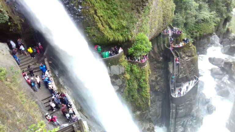 ✓ Visitar la cascada Pailón del Diablo| Living Ecuador Travel